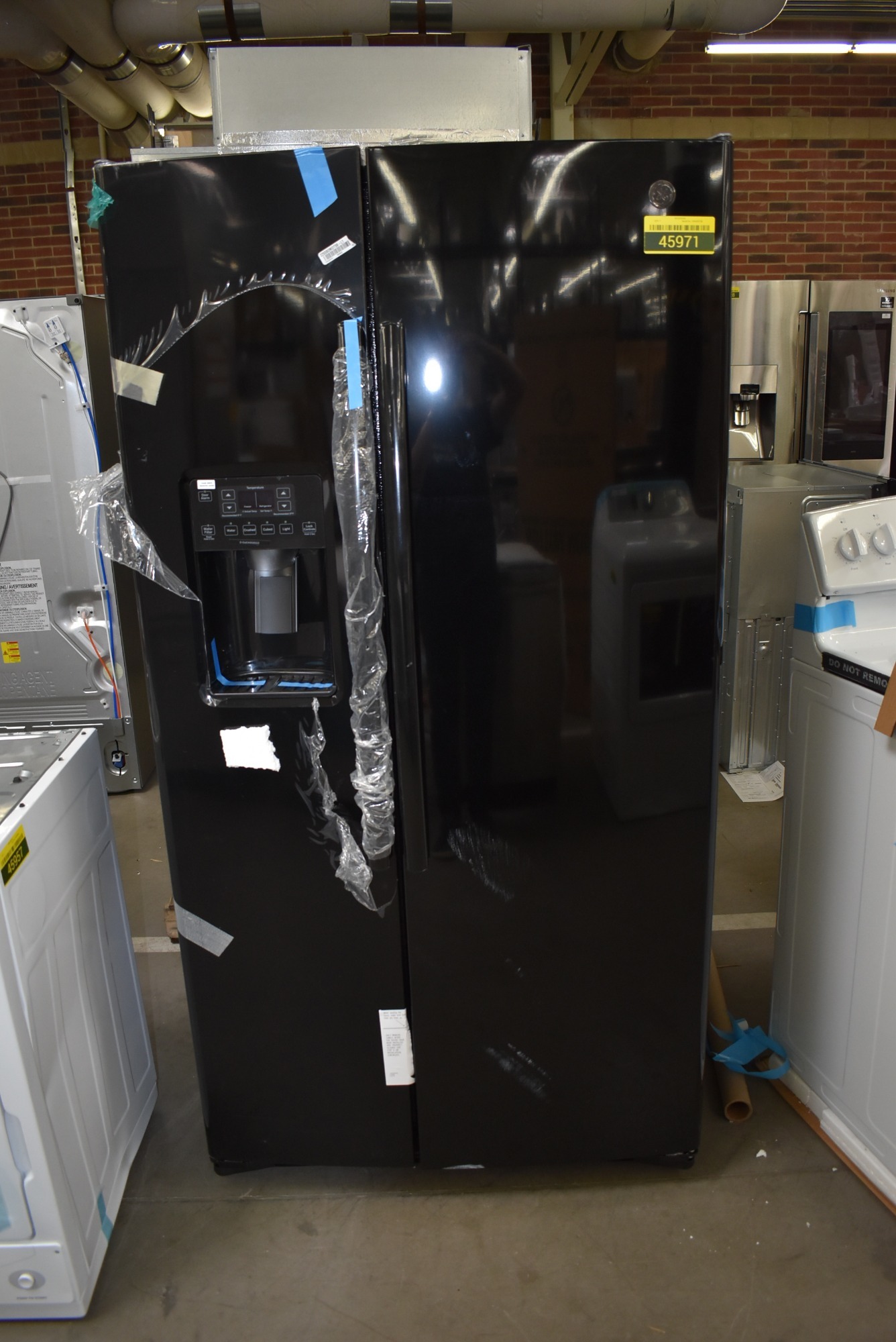 Ge Gse25gghbb 36 Black Side By Side Refrigerator W Icemaker
