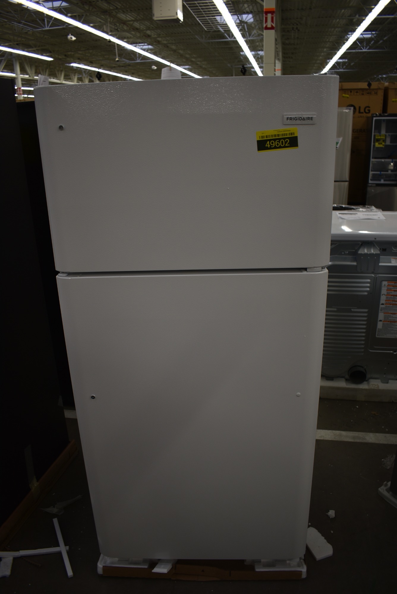 Frigidaire FFTR1814TW 30" White TopFreezer Refrigerator NOB 49602 HRT
