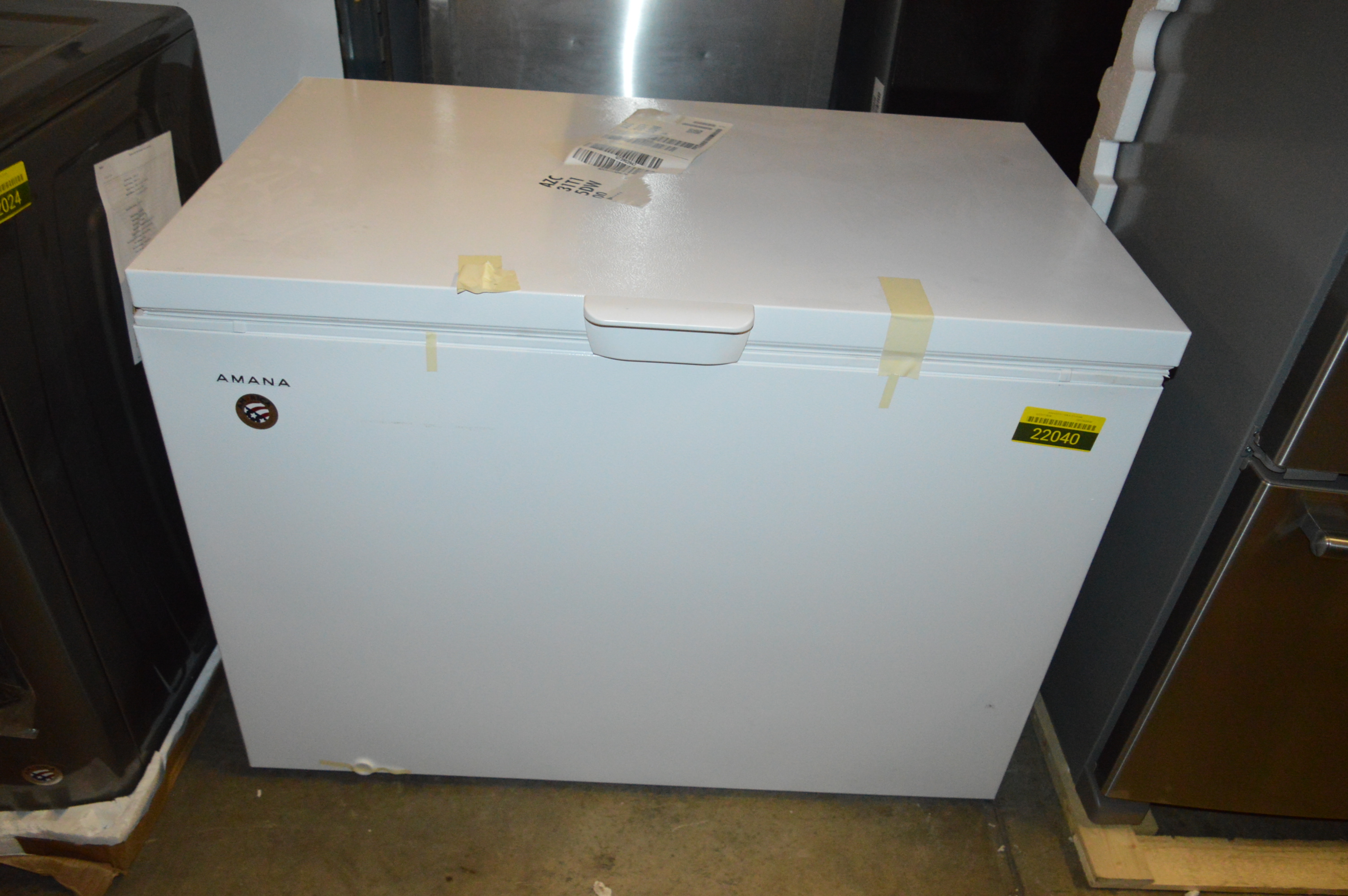 Amana AZC31T15DW 48" White Chest Freezer 14.8 Cu.Ft. 22040
