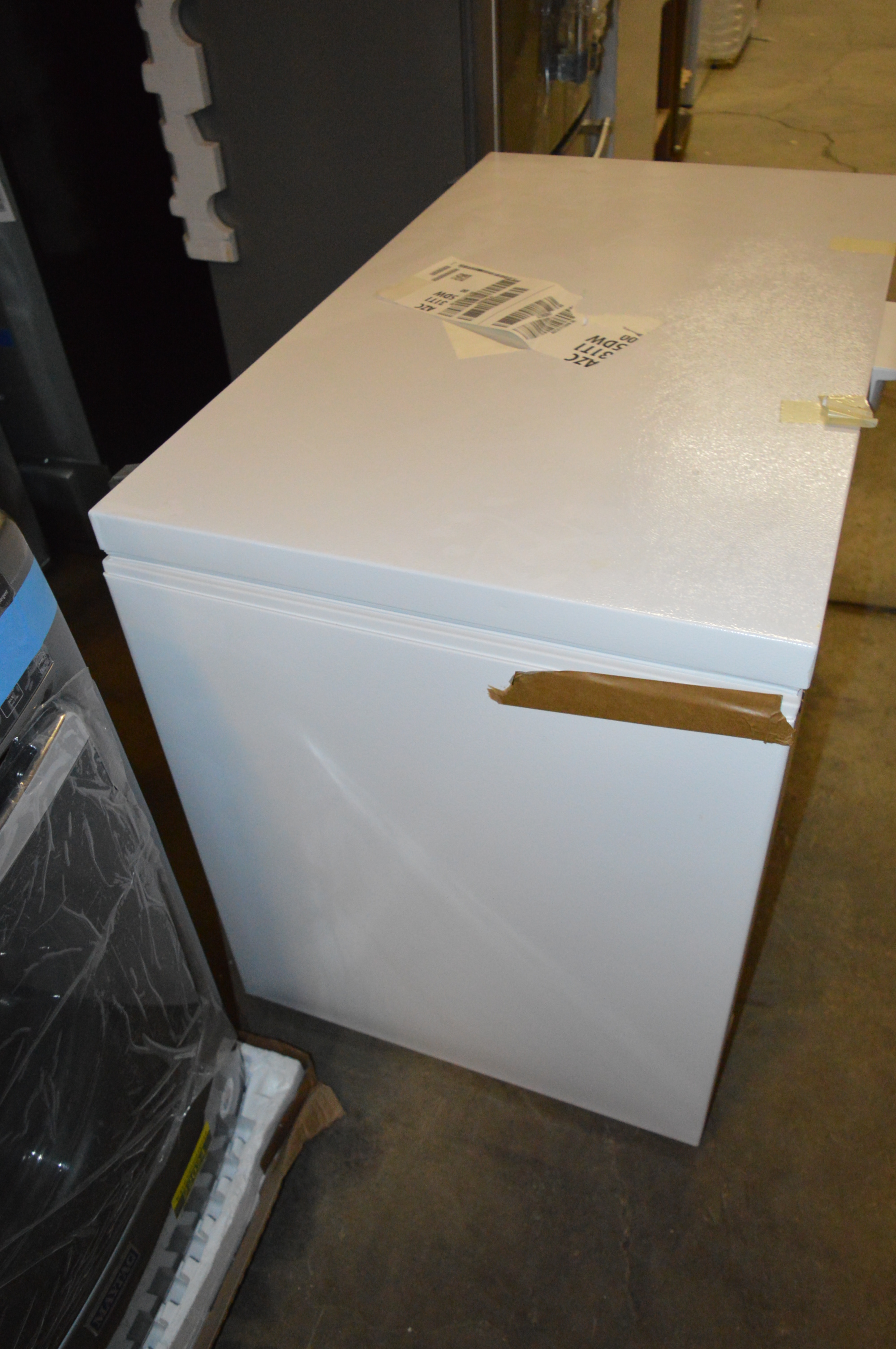 Amana AZC31T15DW 48" White Chest Freezer 14.8 Cu.Ft. 22040