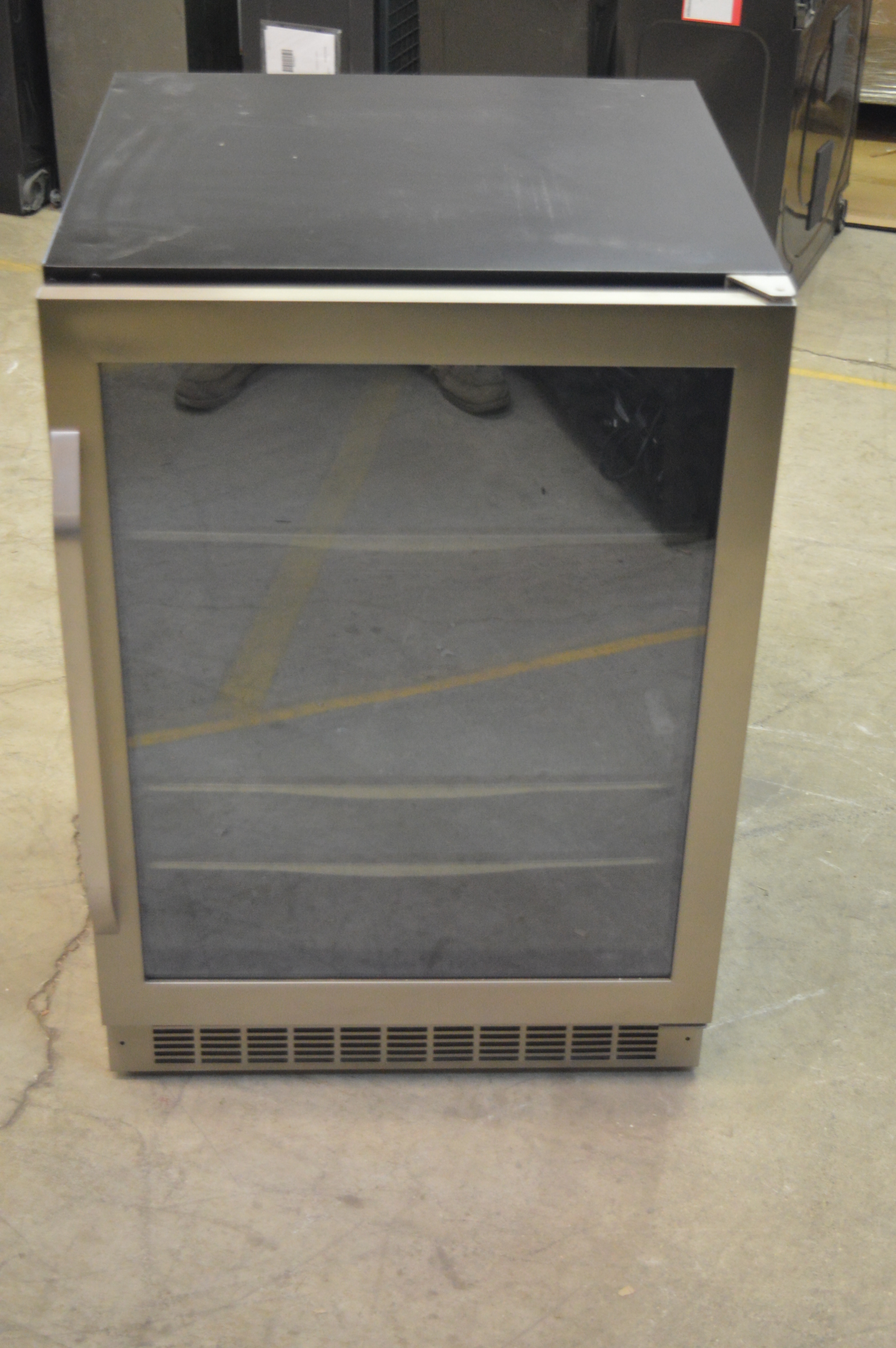 Danby DBC162BLSST 24" Stainless Under Counter Beverage Center T2 NOB