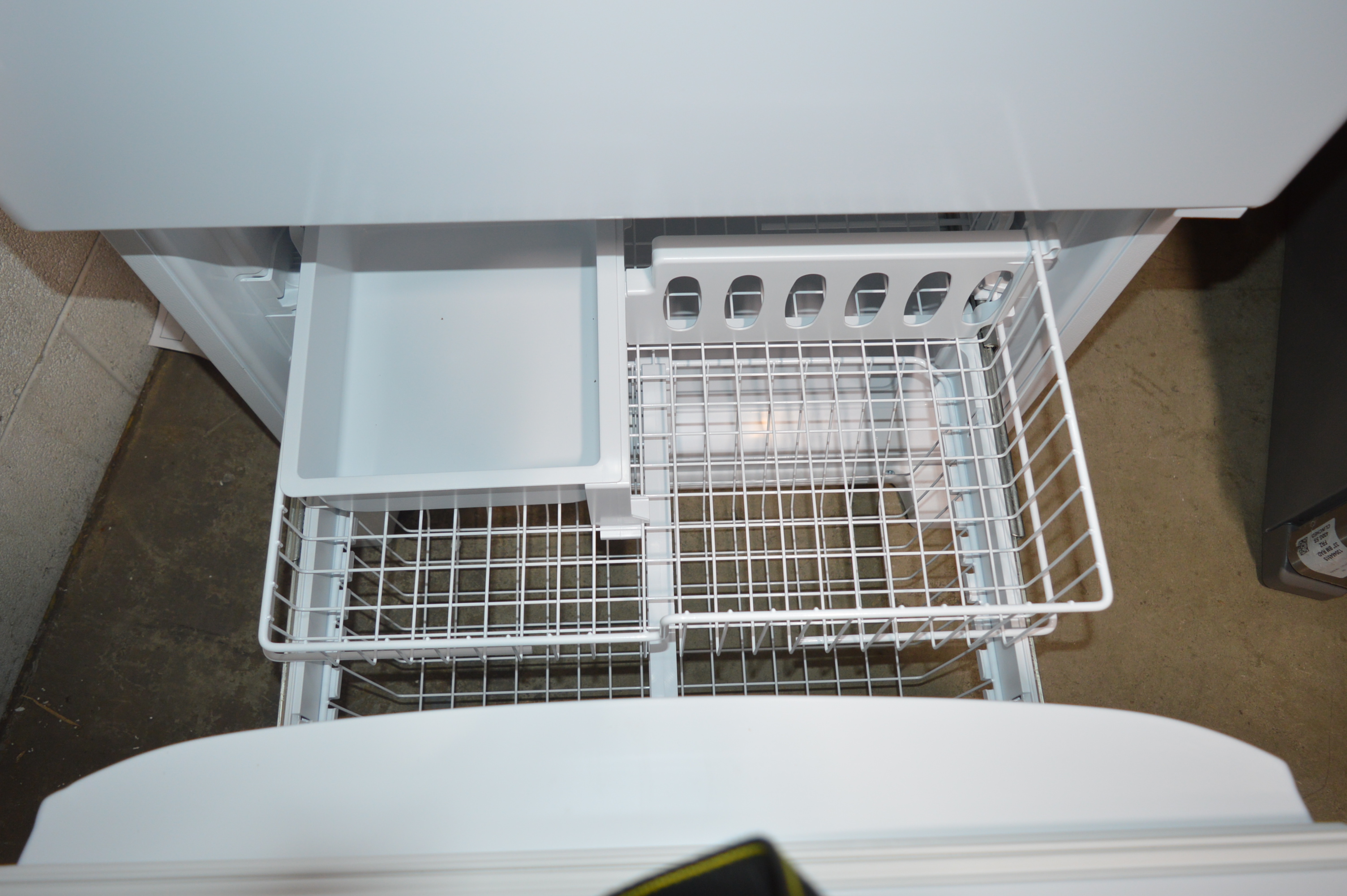 Maytag Mbf2258few 33 White Bottom Freezer Refrigerator Nob T2 23313